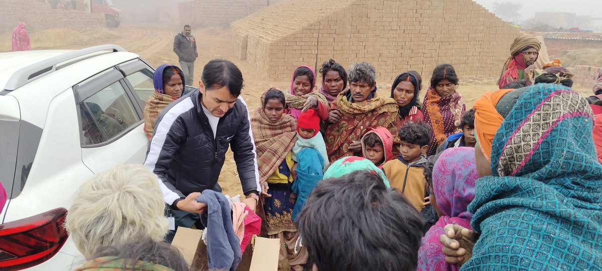 jansewangoindia's tweet photo. "हर तन को क���ड़ा अभियान"
आप सभी के सहयोग से ईंट भट्ठों पर कार्य करने वाले #जरूरतमंदों को आज बादली,झज्जर के आसपास #DC #DC1 #OM #SHIV आदि भट्ठे पर करीब #719बच्चे #पुरुष एवं #महिलाओं को #गर्म_कपड़े एवं अन्य जरूरत का सामान वितरण किया गया।

#socialwork #socialworker #ngo #charity https://t.co/XDNLQbeKzm