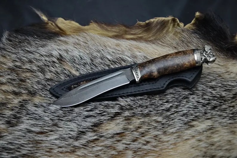 Muhamma33089032's tweet photo. "Blades of Glory: Unveiling the Top Pick for Hunters - DOG Damascus Steel Knife!"AVAILABLE FOR SALE.
••∆••∆••∆•••
DETAILS ~••
••∆••∆••∆•••
Blade length (mm) 140 mm
Blade width (mm) 30 mm
Blade thickness (mm) 4 mm
••∆••∆••∆•••
 DM ME FOR MORE. https://t.co/dtMtbictv2