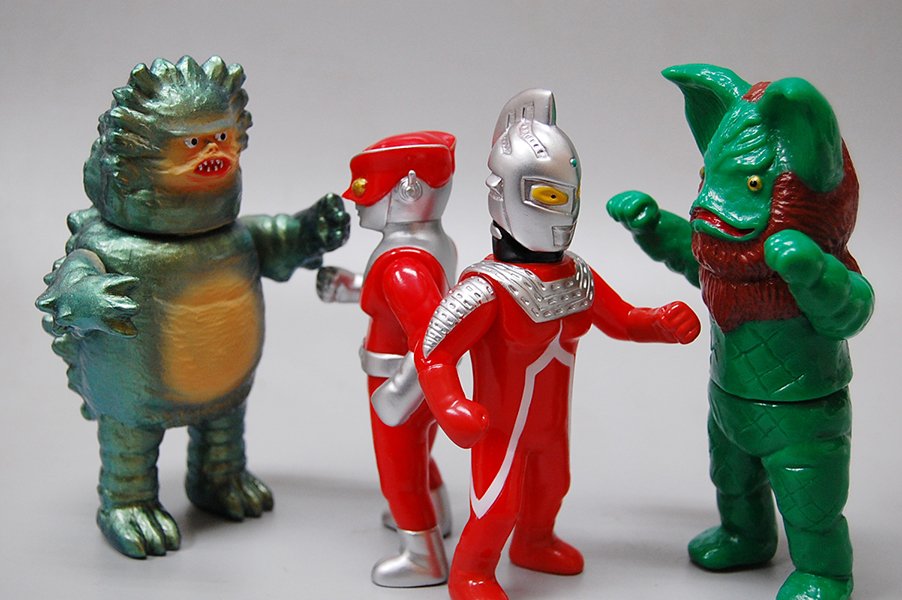 SUNGUTS's tweet photo. レッドマン篇を経て、ウルトラファイト篇を開始します。第一弾はイカルス。レッドマンにも出ていたのでちょうど良い。ガラモンはファイトには出ていませんので夢の対決も実現できます。年内に新作もリリースしたいところです。（今回レッドマンの販売はありません）
https://t.co/kwsYfvb7Lq
#WF2024W https://t.co/uJaTpaP5Kk