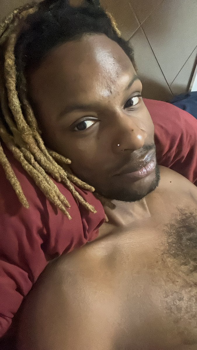 ForbeAutumns's tweet photo. who wants to play with me before bed? https://t.co/WCxkOYFcdo