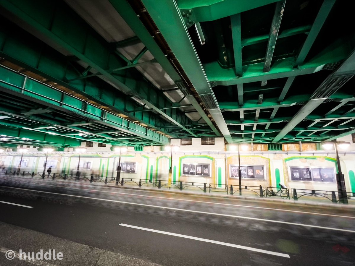 lico_1712's tweet image. 本日から中野駅すぐとなりで #huddle を開催しています！　無事貼り付け完了しました✅

たくさんの人が通る道が、車いすバスケと大学バスケで飾られています！　QRコードも読み込んでください🫶

#車いすバスケ #COOLS #大学バスケ
@cools_official @w_basketball  
#画鋲取れてたら連絡ください