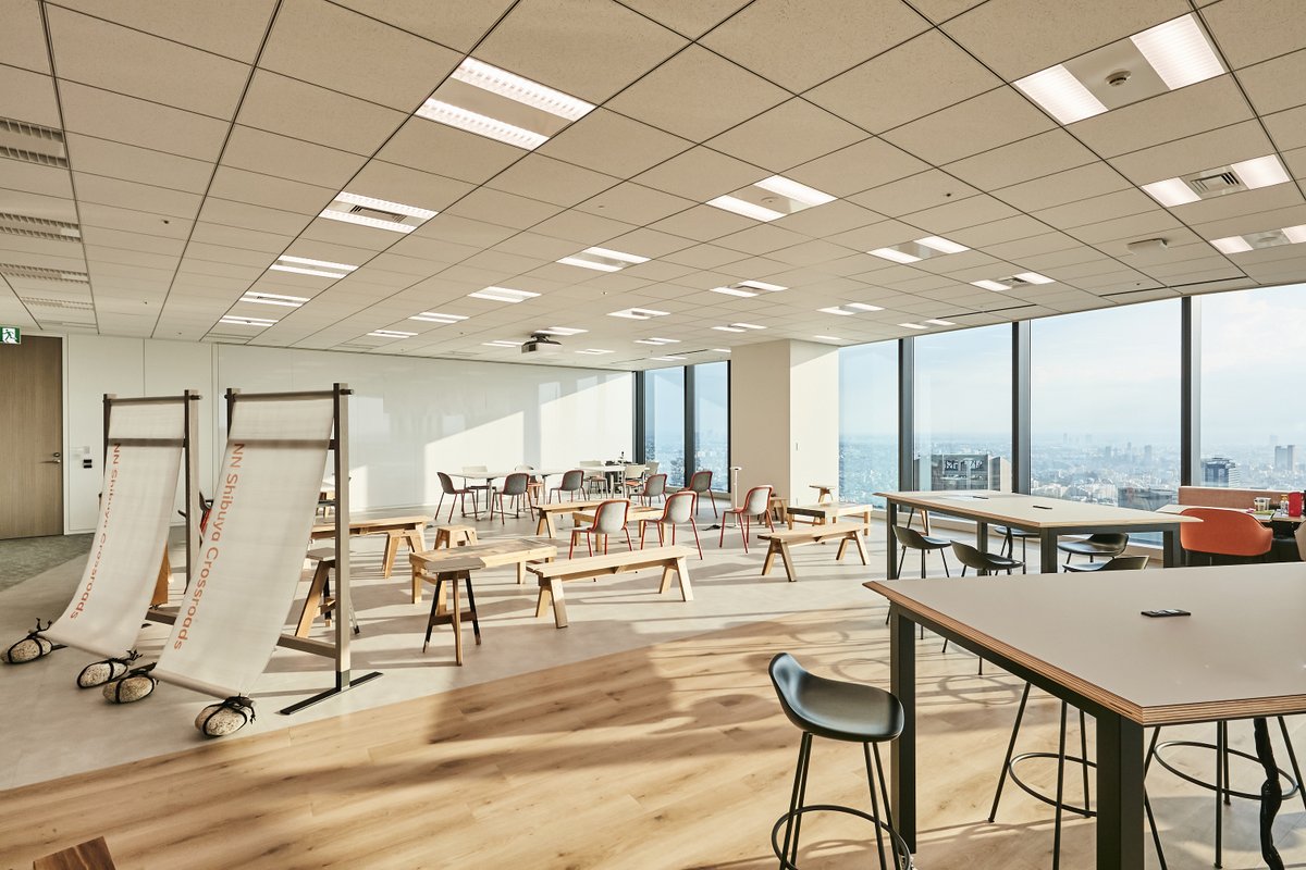 NNLife_Japan_HR's tweet photo. 本社オフィスのご紹介！

＃エヌエヌ生命 の本社は渋谷スクランブルスクエア上層階に所在しています。
グループの三つの価値Care, Clear, Commitを意識しオープンオフィスを採用♪
オフィスからは首都圏一帯を一望できます🗻

＃エヌエヌ生命 の新卒採用ページはこちらから👇
https://t.co/0vd6E0Osx6 https://t.co/Y3WfOBGbjY