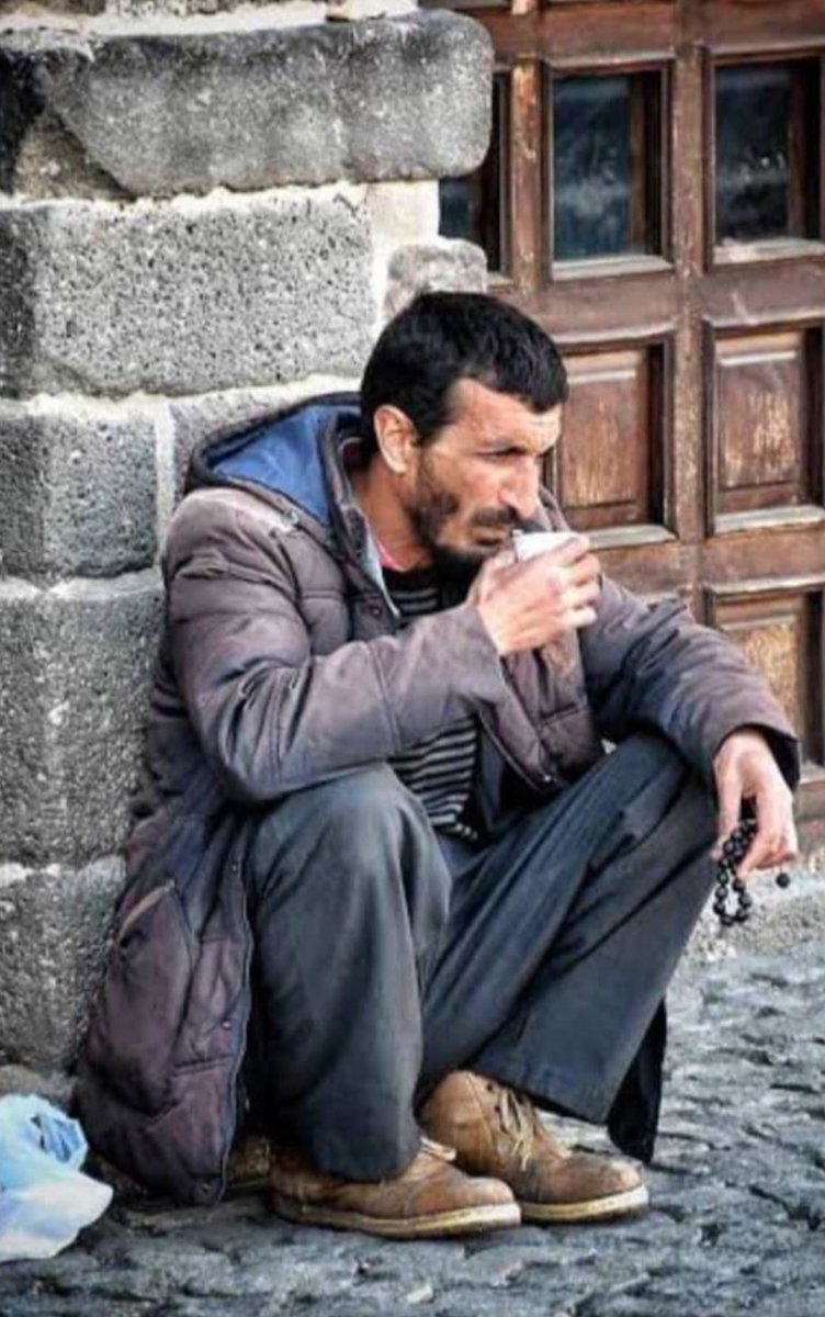 Dinci değil.dindardı ,kaynağından beslenmeyi biliyordu.  Fazla geldi zaar.