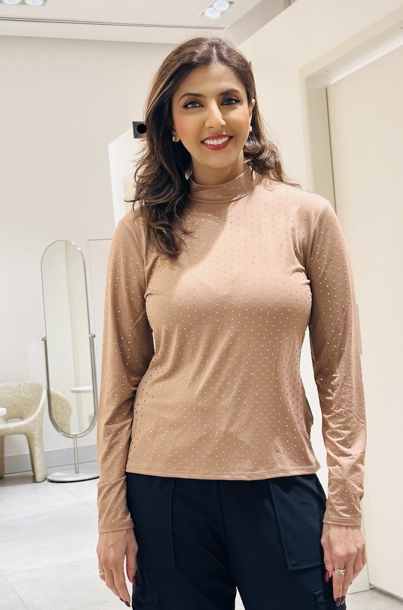 iamjyotisaxena's tweet photo. Slaying the midweek game with a laid-back attitude and a killer outfit. Casual, comfy, and oh-so-chic. 💁‍♀️

#Jyotisaxena #Iamjyotisaxena #Actress #Bollywood #Thursdayvibes #Thursdaymood #Midweek #Midweekvibes #Actresslife #Bollywood #MidweekSlay #CasualQueen #Actressjyotisaxena https://t.co/wyxRPzyIFJ