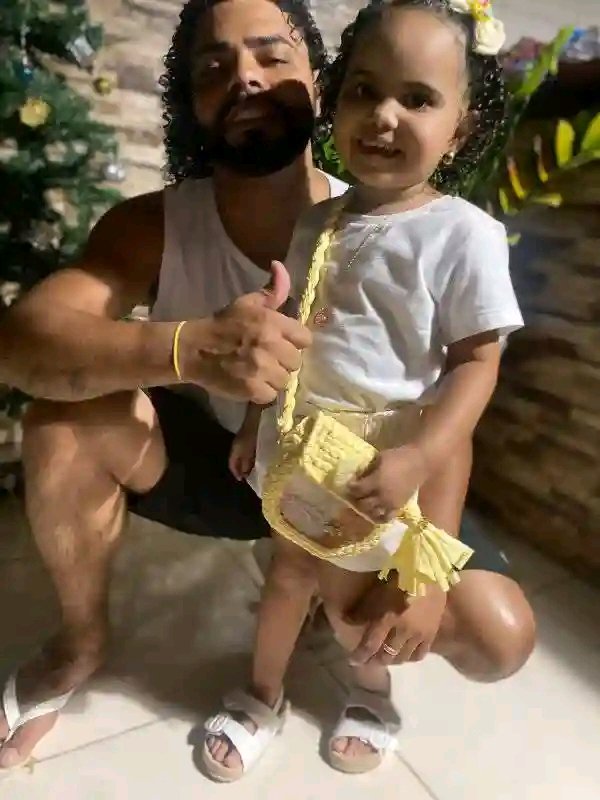 Prometo estar sempre perto para ajudar e apoiar você em todas as decisões da sua vida. Só assim me sinto bem, em paz. Você é tudo para mim, filha! Continue sorrindo, brincando e procurando a felicidade dia após dia. Feliz aniversário!
Tetéfaz³Aaninhos🥰👑