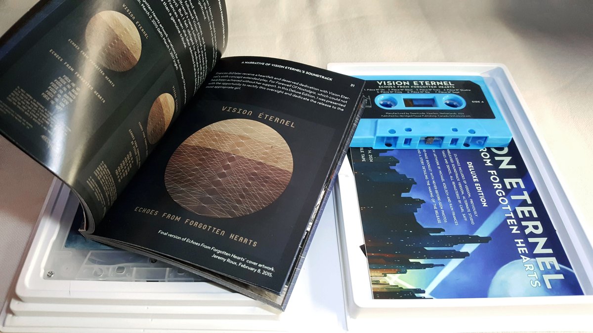 visioneternel's tweet photo. Here's a preview of the 80-page novella that comes with the Deluxe Edition boxed set of Echoes From Forgotten Hearts.

Pre-order it right here:
https://t.co/sH6BeqAoJT

#visioneternel #alexandrejulien #geertruiuda #rainfrancesart #michaelkoelsch #ambient #shoegaze #spacerock https://t.co/Vpv4eagRGY