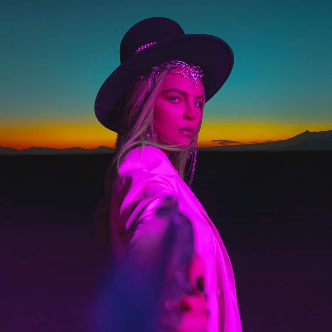 Pop_racso13's tweet photo. Ya que salió #Cactus creen que todo el álbum sea bélico? 

RT si creen que lo será
❤ si creen que no

#BeliBeliBelika
#Belinda
#CactusBelinda
#BelindaCactus https://t.co/Cc6vYO6iRP