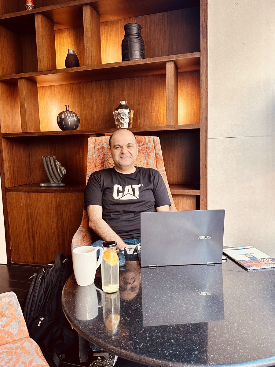 Kusur bulmak için bakma birine, bulmak için bakarsan bulursun. 

Kusuru örtmeyi marifet edin kendine. 

İşte o zaman kusursuz olursun. 

Mevlana 

Hindistan Mumbai den hayırlı sabahlar.