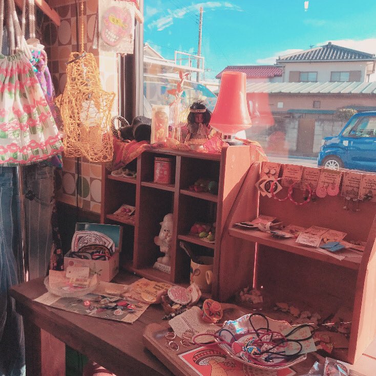 SUN_sun_00's tweet photo. 2月1日オープンしております。

今日も風が強い！さすが群馬です！

本日も19時までご来店お待ちしております!

#古着屋 #古着 #ビンテージ #vintage #レトロポップ #ビンテージワンピース #高崎 #群馬 #vintageshop #群馬古着屋　#高崎古着屋 https://t.co/nVWLVbN2My