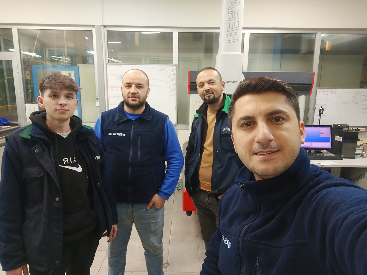 hsynyylc's tweet photo. Çeliği demiri oya gibi işleyenler,Kocaman elleriyle ateşi avuçlayanlar,Hayatı demirden yontanlar,
✊✊⚒️⚒️⚙️⚙️✊✊
Akım metal işletmemizde Dökümhane bölümünde çalışan arkadaşlarımızı 24 /08 Vardiyasında tezgahları başında ziyaret ederek güncel konular hakkında sohbet ettik
#TürkMetalSendikası #TuzlaŞubesi #YaşasınTürkMetalKardeşliği