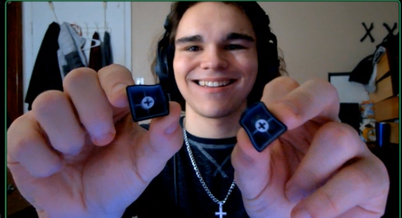 FOODSTAMPS's tweet photo. The Crib moments soonTM (Yes, he melted his keycaps trying to dry it) https://t.co/zMS4DvHjwn