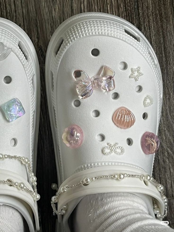 bowedeverything's tweet photo. how to style ur aesthetic sandals (crocs) ،   ִֶָ 🌷 ˎˊ˗ 🐾

a thread https://t.co/USKTa1RQkh
