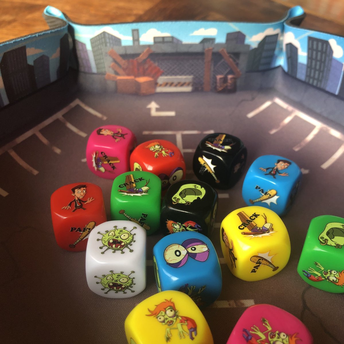 Arthory_Games's tweet photo. 📢 On cherche des joueurs téméraires pour passer notre jeu dans leurs mains expertes et nous faire part de leurs sensations !
Quelqu'un pour jouer le jeu ? 🎲🧟‍♂️
#jds #j2s https://t.co/ic58UnuBns