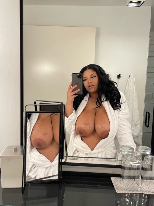 thebigtitwitch