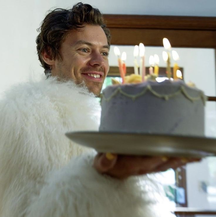 sequinstyless's tweet image. You’ve taught us love and kindness ever since you stepped into the limelight at 16. Thank you for being our talented ray of sunshine every day, but especially today. We love you endlessly💖 Happy 30th birthday H🎂