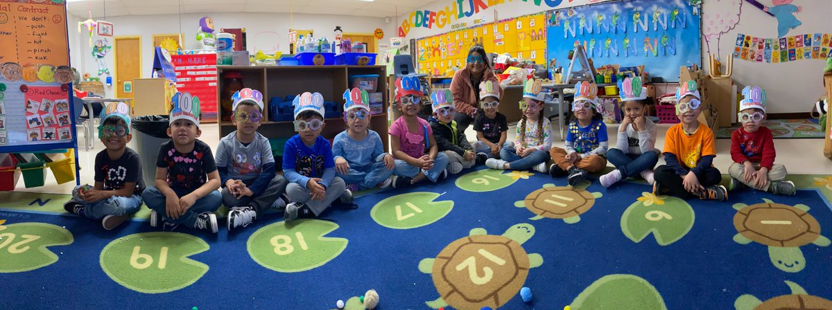 We are 100 days brighter!! 💡💡 Oops 101 now!! 🙃☀️ @Hueco_ES #teamSISD #100thdayofschool