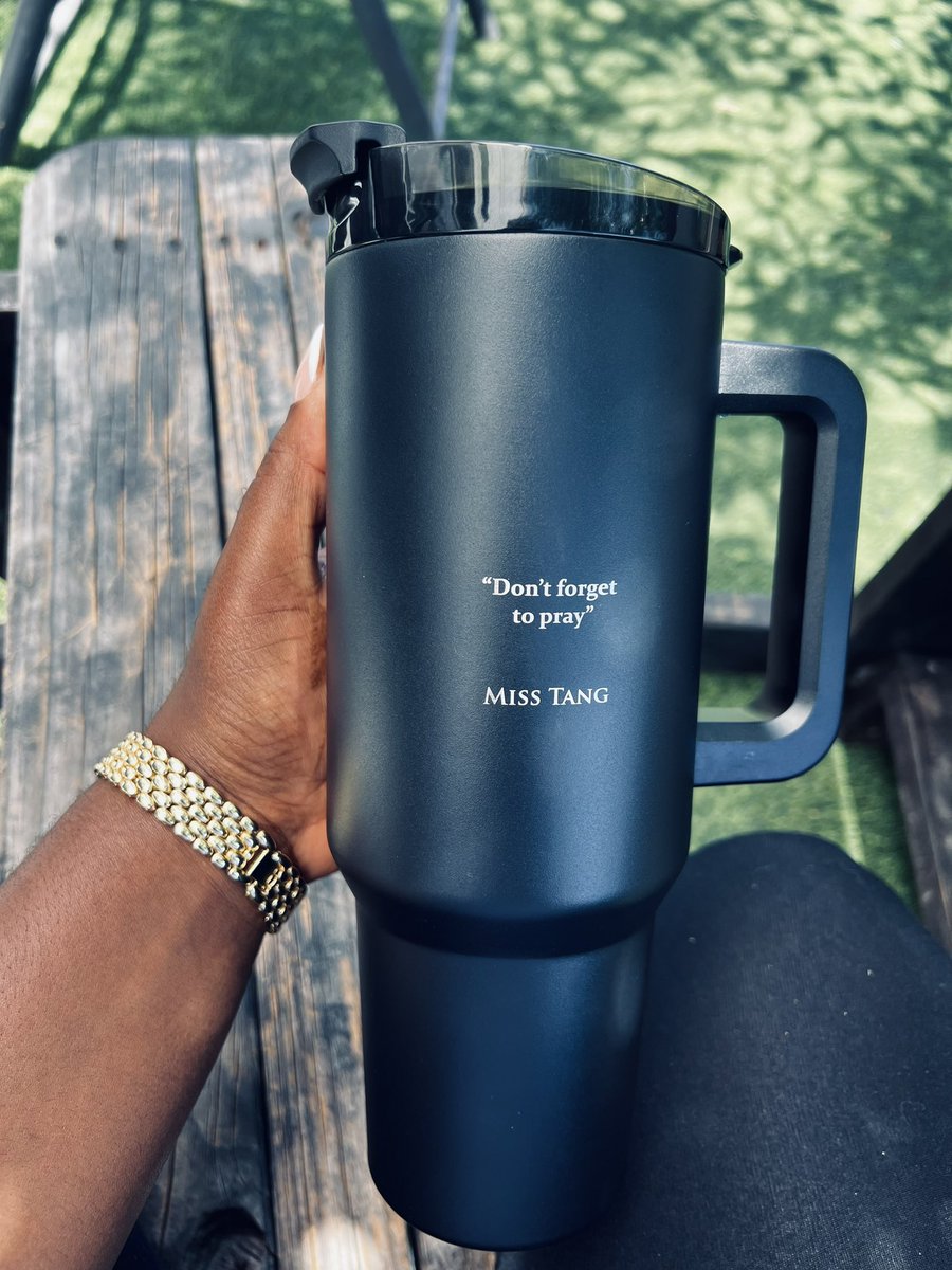 If u love your gym outfitn feel comfy in it? 😊 You'll be more motivated to hit the gym🏋️‍♀️.
If u love your water bottle you'll drink more water! 💧 
Love those gym pics? You'll show up more – find that perfect spot🙈.
 In all, stay motivated by doing what you love🥰🙏.