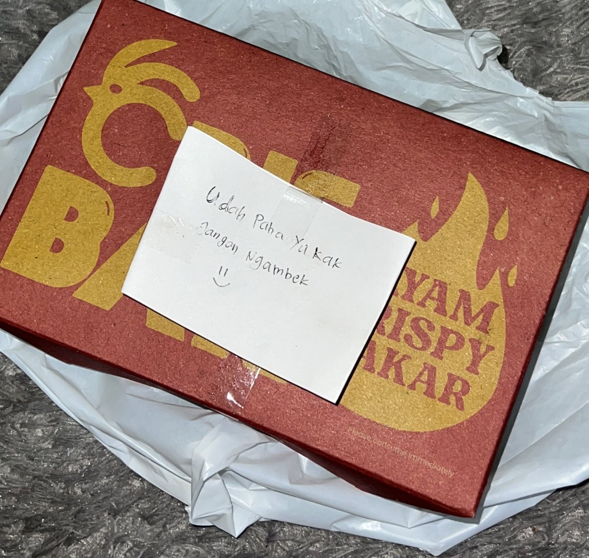 kaptenAmercia's tweet photo. The EFFORT from abang crisbar to write me A NOTE with that SMILEY FACE…. i wont settle for less!!!!😾😾🥹 https://t.co/7T8cMZ1Ykf
