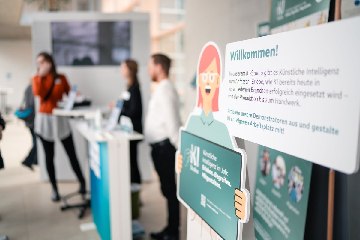 denkfabrik_bmas's tweet photo. 🎉Heute eröffnet @tschanlili das zweite #KIStudio in Stuttgart! @BMAS_Bund fördert im Projekt #KI-Studios mit @iaostuttgart &amp; @Uni_Stuttgart die Verbreitung von KI in Betrieben &amp; die aktive Mitgestaltung von KI am #Arbeitsplatz durch Beschäftigte &amp; Interessensvertretungen. https://t.co/LNq5cnZsgp