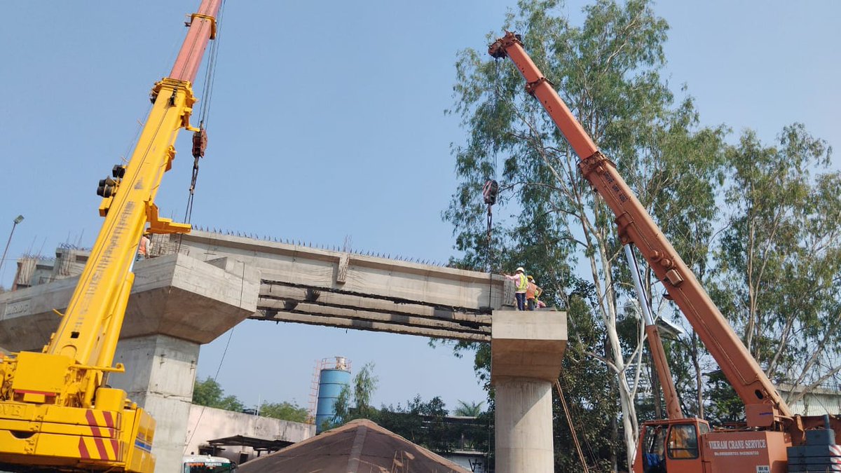Maharail_Corp's tweet photo. #MRIDC completed launching of 24 RCC girders at LC 112 on Pune - Miraj sec. of @Central_Railway. MRIDC completed and commissioned 24 ROBs last year. It is committed to complete more ROBs in this year with an aim to make the state "Railway Fatak Free". #Infrastructure https://t.co/JVGNXEQ4Pf