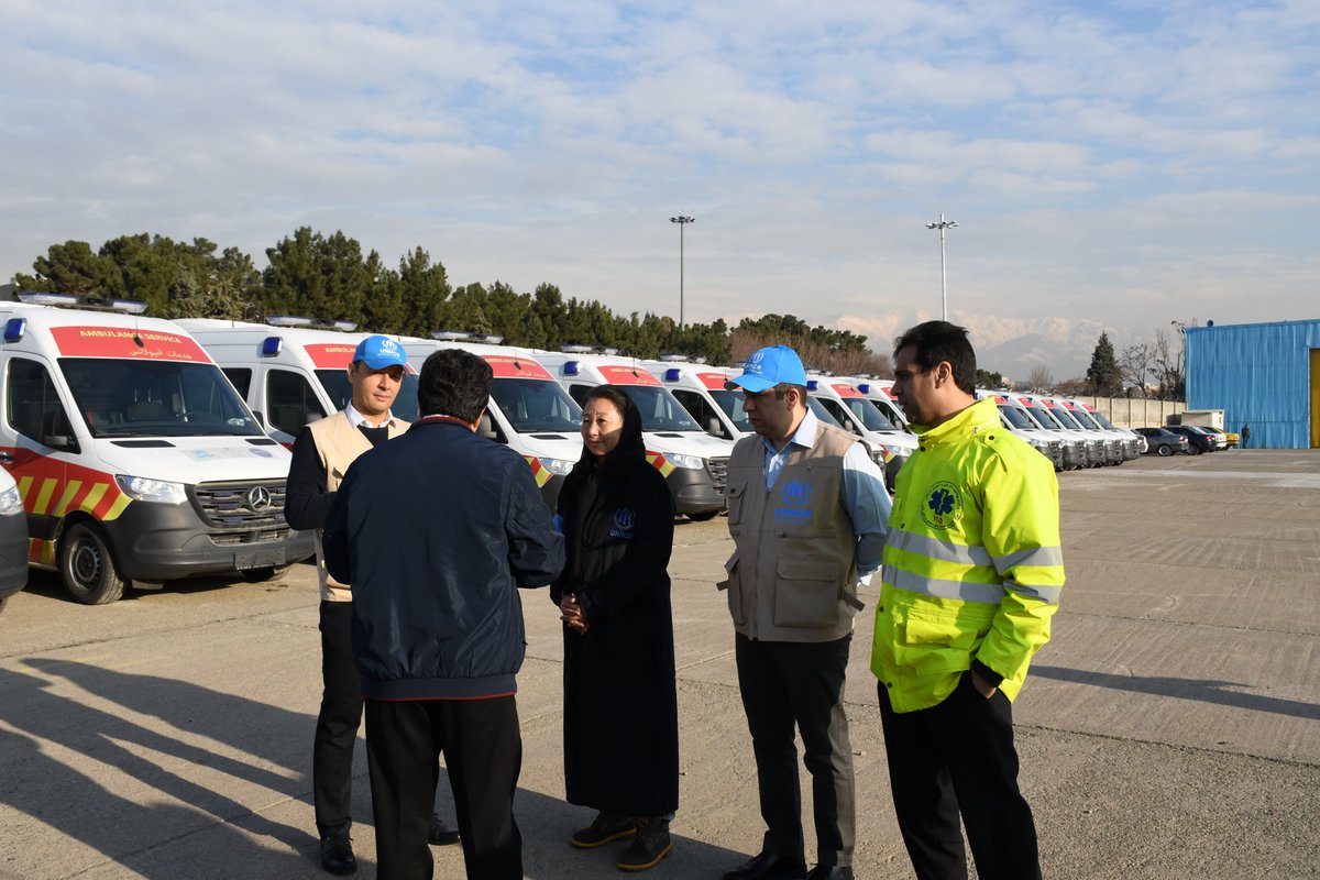 🚑👩‍🔬💉As part of a $30 million multiyear assistance in medical procurement, #UNHCR handed over 18 ambulances and 5 mobile laboratories to Iran national health system. These 🚑 will drive across the country to provide inclusive lifesaving services to #refugee and host communities.