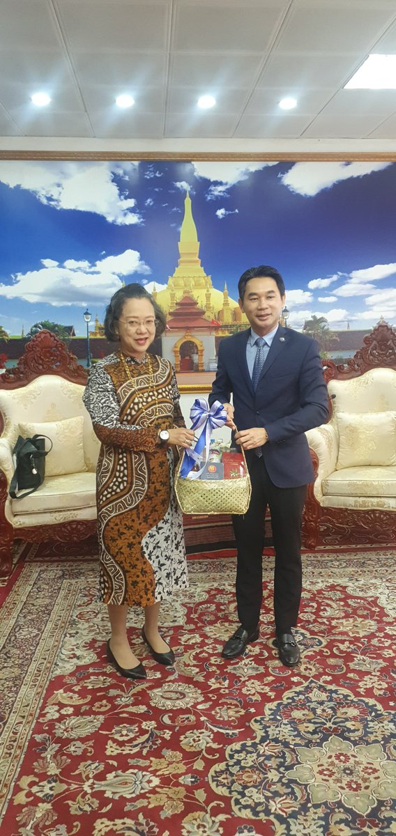 Engaging conversation with Manothong Vongsay, Deputy Minister of Industry and Commerce, on the advancement and support of inclusive businesses in #LaoPDR. Eagerly anticipating our contribution to the upcoming <a href="/ASEAN/">ASEAN</a> #InclusiveBusiness Forum.