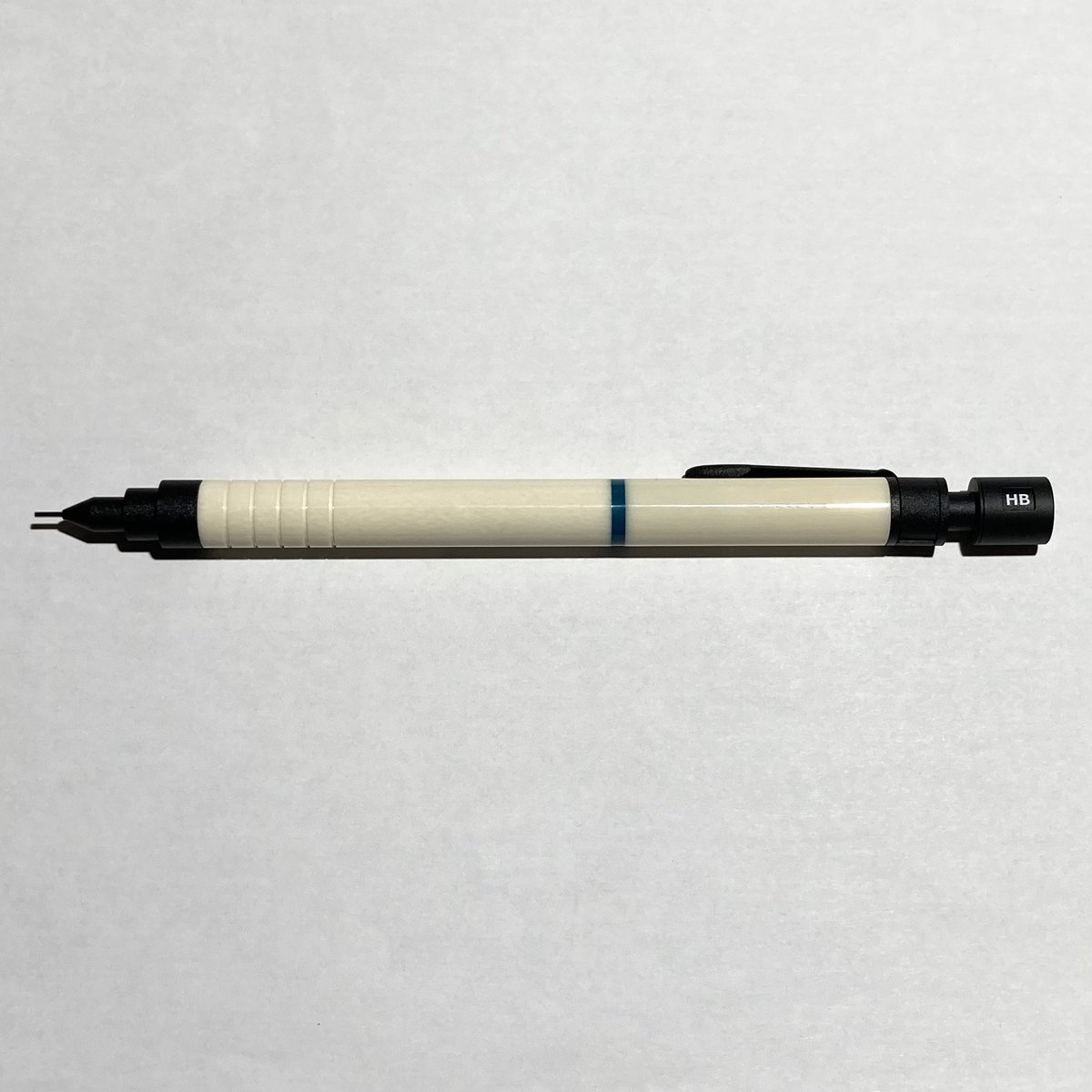 こちらの「象牙+エボナイト」のシャープペンシルも販売中です