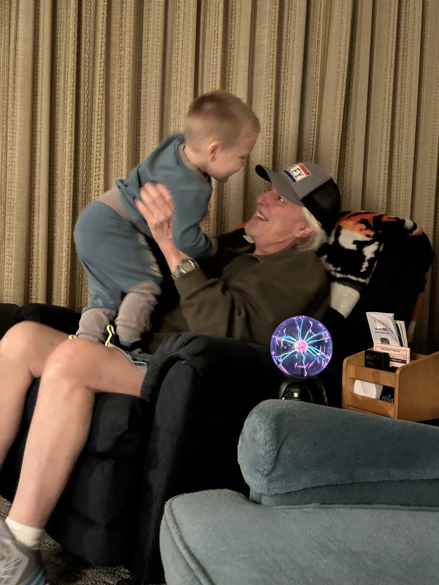WarneMackenzie's tweet photo. I wasn’t supposed to lose my dad this early in life 😭 Dad you’re so loved, and you’re going to be missed so dearly. Please watch over us okay? https://t.co/1nEnHfZL6r
