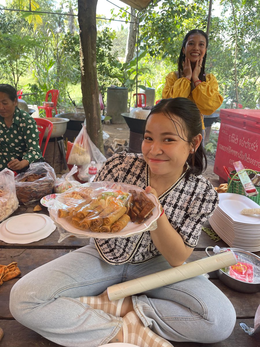 LikelocalI's tweet photo. #LikeLocal #people always #smile! #cambodia #siemreap #wedding #locallife #culturalimmersion #travel #experience https://t.co/RpYECULo7A