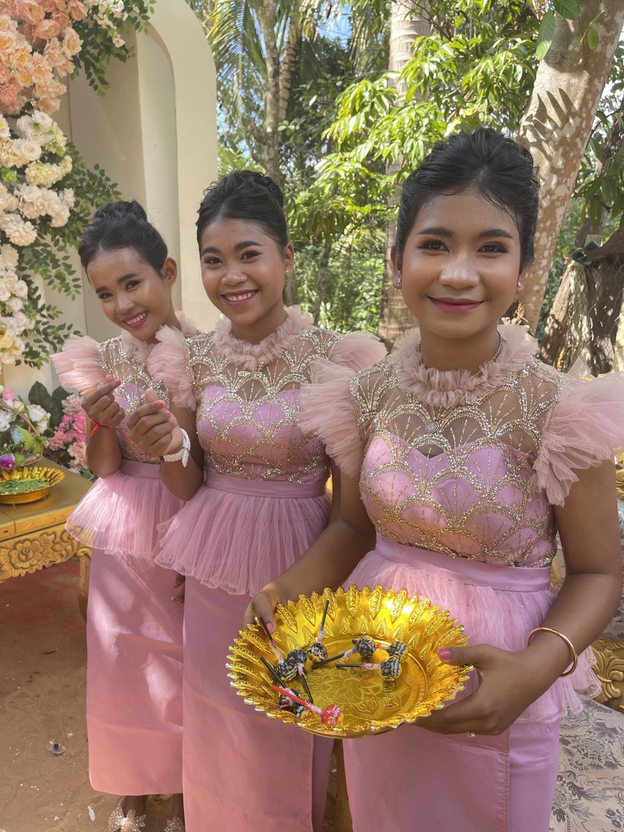 LikelocalI's tweet photo. #LikeLocal #people always #smile! #cambodia #siemreap #wedding #locallife #culturalimmersion #travel #experience https://t.co/RpYECULo7A