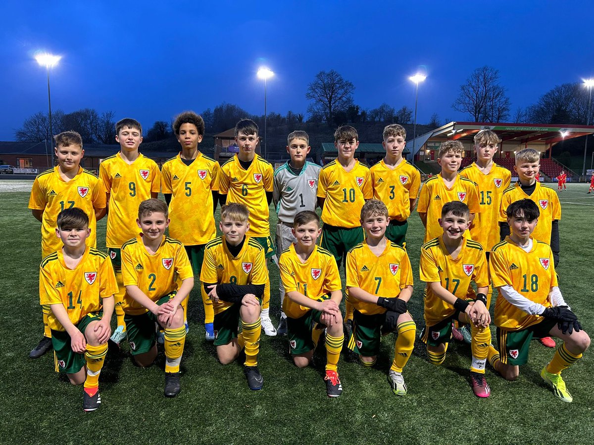 knight_craig5's tweet photo. #TogetherStronger in evidence last night as @FAW North &amp; South regional boys came together for a game @NewtownAFC 

Making friends &amp; connections that will enrich their pathway experience🏴󠁧󠁢󠁷󠁬󠁳󠁿

Huge ❤️ to the staff who  support these young talents 👏🏻👏🏻

#Family #Excellence #Respect https://t.co/733UvTuv0I