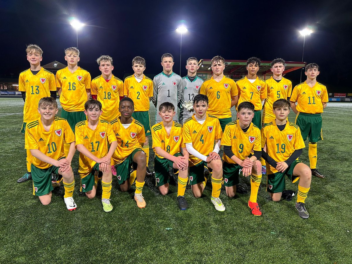 knight_craig5's tweet photo. #TogetherStronger in evidence last night as @FAW North &amp; South regional boys came together for a game @NewtownAFC 

Making friends &amp; connections that will enrich their pathway experience🏴󠁧󠁢󠁷󠁬󠁳󠁿

Huge ❤️ to the staff who  support these young talents 👏🏻👏🏻

#Family #Excellence #Respect https://t.co/733UvTuv0I
