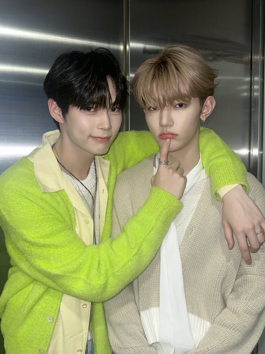 ZB1_official's tweet photo. _𝗭𝗘𝗥𝗢𝗙𝗢𝗖𝗨𝗦

제로즈가 사랑해 안 했잖아? 🐼ྀི🤍
오늘 같은 무대는 못했어🎤🖤

장하오는 무대도 어쩜 이리 장하오🫳🏻🫳🏻🫳🏻

#ZEROBASEONE #ZB1
#제로베이스원 https://t.co/T4VlyKHj6m