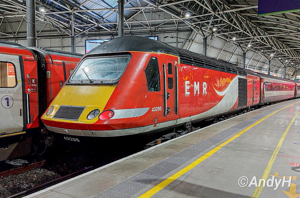 holtona72's tweet photo. #HighSpeedThursday Drove past the carriage sidings at Yarmouth yesterday &amp; saw debranded ex #EMR #HST power car 43295 on an @_Allelys trailer, presume for movement to the dock for export? Here's some of my pics of her in #MML service at Glendon, MHR, Leeds &amp; Kettering. 2020/2021 https://t.co/b2qRNIE0fz