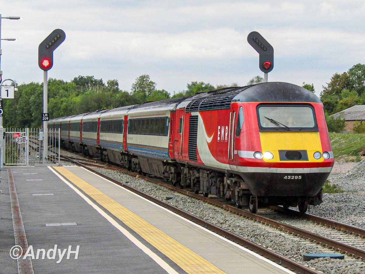 holtona72's tweet photo. #HighSpeedThursday Drove past the carriage sidings at Yarmouth yesterday &amp; saw debranded ex #EMR #HST power car 43295 on an @_Allelys trailer, presume for movement to the dock for export? Here's some of my pics of her in #MML service at Glendon, MHR, Leeds &amp; Kettering. 2020/2021 https://t.co/b2qRNIE0fz
