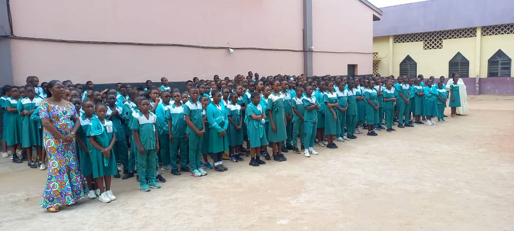 RR_IAI_Abanda's tweet photo. J'ai été heureux de visiter le collège à vocation scientifique Christ Roi de Tsinga qui  deviendra bientôt point focal IAI, sous la supervision de Mgr Gabriel François Xavier Mintsa Ndo, Curé de ladite paroisse. https://t.co/IwEJE1EVoi