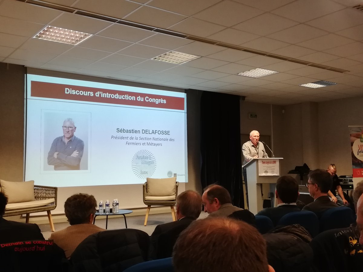 ExpertsFonciers's tweet photo. Le président de la Confédération des @ExpertsFonciers, Cyril Le Tadic, participe ce matin au Congrès de la Section Nationale des Fermiers et Métayers de la FNSEA. Le bail cessible au centre des réflexions et des débats. https://t.co/3DsfsfwrgN