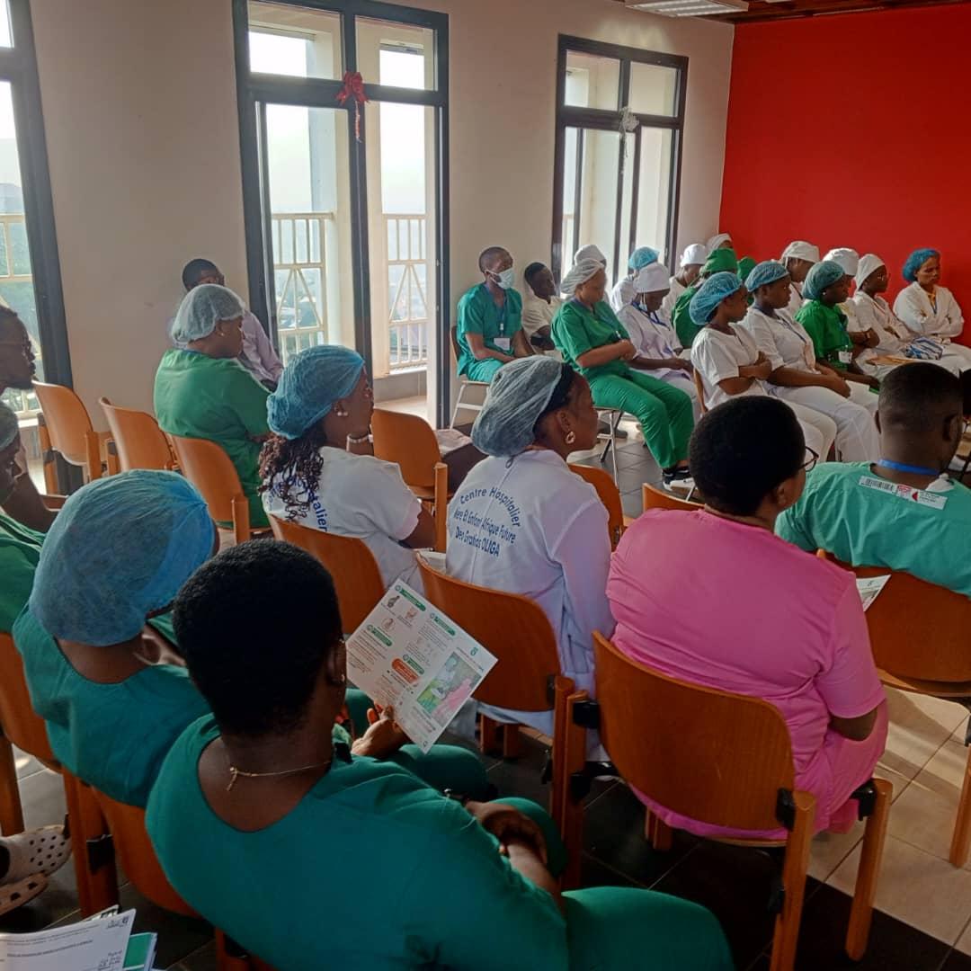 ProjetC3UC3's tweet photo. 📌 Interpeller les professionnels de la santé sur les questions liées au cancer du col de l'utérus est également la mission du @ProjetC3UC3. 
📌 A cet effet, les agents communautaires de #C3UC3 ont rencontré des personnels des  formations sanitaires de leur zone . https://t.co/PKrSmboJYZ