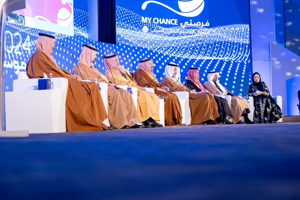 ezdallaf's tweet image. "الجلسة الأثقل وزناً في تاريخي الإعلامي"
إنه شعور ملئ بالفخر والاعتزاز وضعته أمارة منطقة القصيم في نفسي باختيارهم لي لإدارة الجلسة الافتتاحية في الحدث الأكبر والأهم في منطقة القصيم #ملتقى_فرصتي
✨المشاركين في الجلسة :
١/ أمير منطقة القصيم صاحب السمو الملكي الأمير الدكتور فيصل…