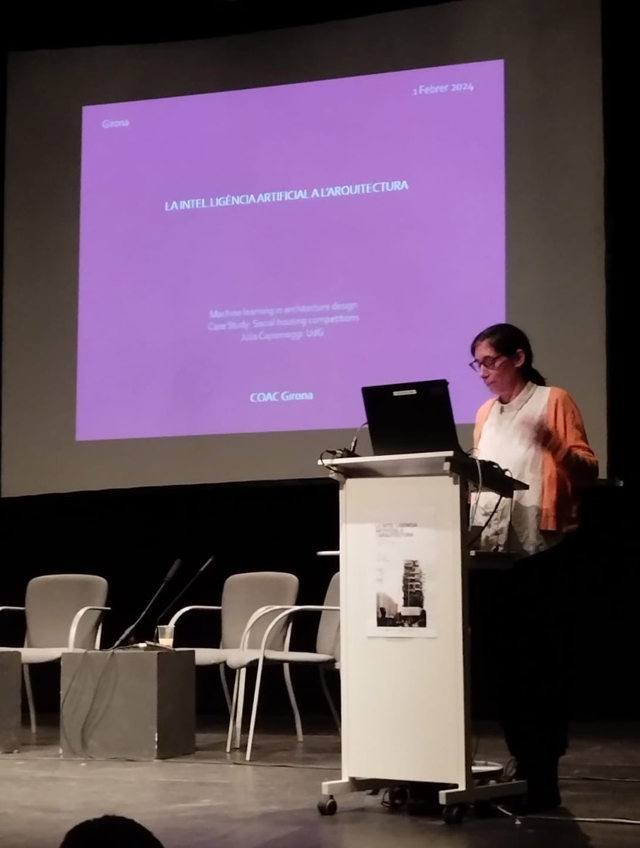 COACGirona's tweet photo. @Coac_CC @COACatalunya @ClaudinaRelat 👉 Abans de la taula rodona final, l’arquitecta Julia Capomaggi explica com ha dut a terme un projecte d’habitatge social mitjançant la Intel·ligència artificial. 

#IACOAC https://t.co/BDFobS5pED