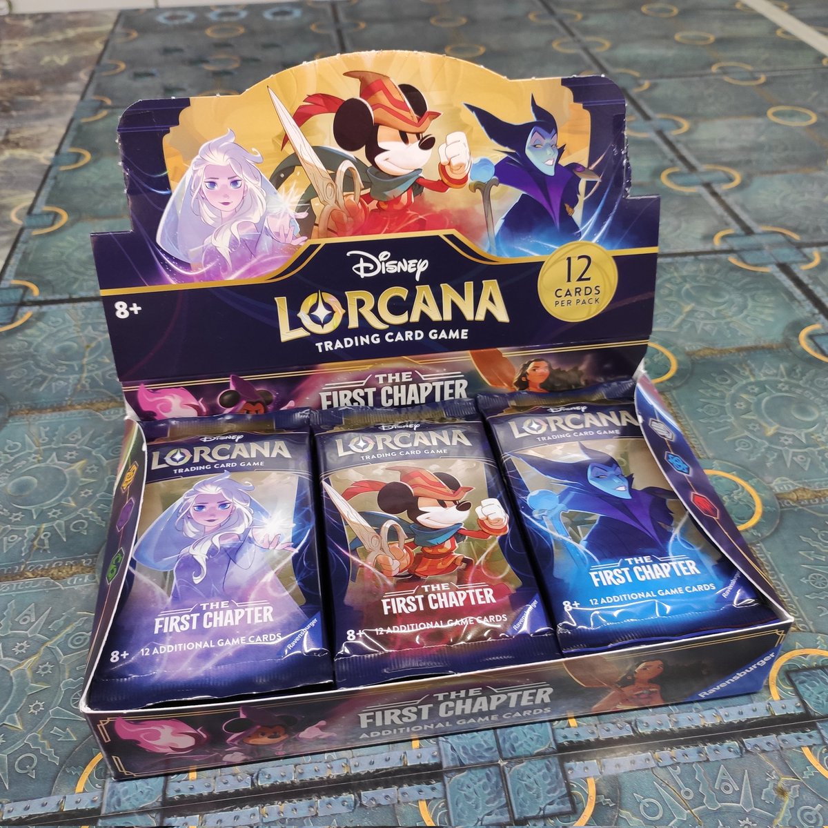 CapuaHobbys's tweet photo. DISNEY LORCANA: FIRST CHAPTER

Por ahora solo tenemos disponibles los Booster Pack: sobres con 12 cartas para ir añadiendo a tu colección.
* Producto en inglés

#capuahobbys #tutienda #comerciolocal #gijon #asturias #juegosdecartas #ravensburger #disneylorcana #lorcana https://t.co/7r2Uoqnjgq