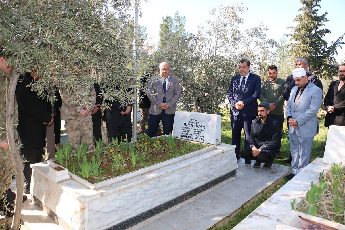 Şehadetinin Yıldönümünde Aziz Şehidimizin Kabrini Ziyaret Ettik.
aile.gov.tr/Sanliurfa <a href="/tcailesosyal/">T.C. Aile ve Sosyal Hizmetler Bakanlığı</a> <a href="/ashb_sehitgazi/">Şehit Yakınları ve Gaziler Genel Müdürlüğü</a> @OzokKayhan <a href="/hasansildak/">Hasan ŞILDAK</a>