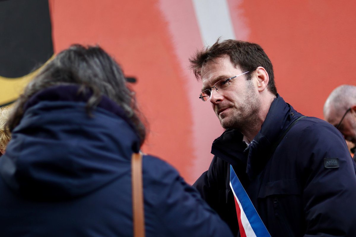 NicolasMayerNMR's tweet photo. Aux côtés des enseignant(e)s ce matin pour défendre l’école publique face à ce gouvernement de casse et de caste. Si vous pensez que l'Education coûte cher, essayez l'ignorance ! https://t.co/JfitwNVRuf