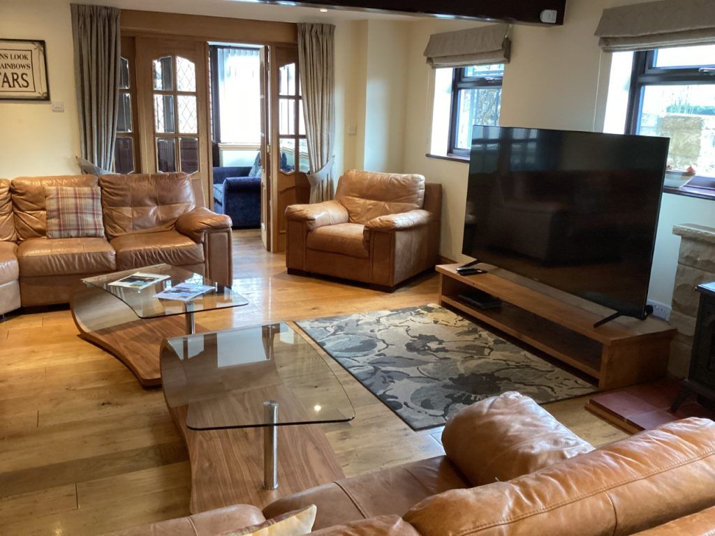 TheHolidayCots's tweet photo. Looking for a luxurious getaway in Derbyshire? Look no further than The Escape in Two Dales near Matlock!
๐๏ธ Sleeps 1-10
https://t.co/lstScfOAoB
#TheEscape #TwoDales #ChildFriendly #DisabledAccess #HotTub #SelfCatering #Holiday #Derbyshire #Getaway #Luxury #Retreat #Explore https://t.co/IRl7xADVdh