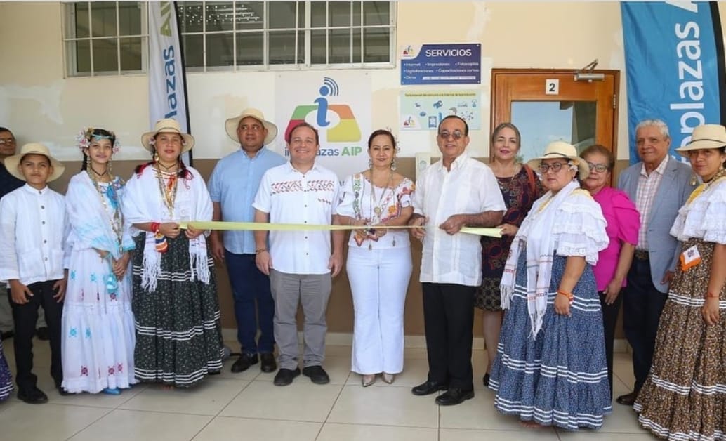 En la Extensión de Ocú del Centro Regional Universitario de Azuero de la Universidad de Panamá, inauguramos un salón de Infoplaza, equipado con la última generación de equipos informáticos. Este será de gran ayuda para los estudiantes y la comunidad de esa región del país.