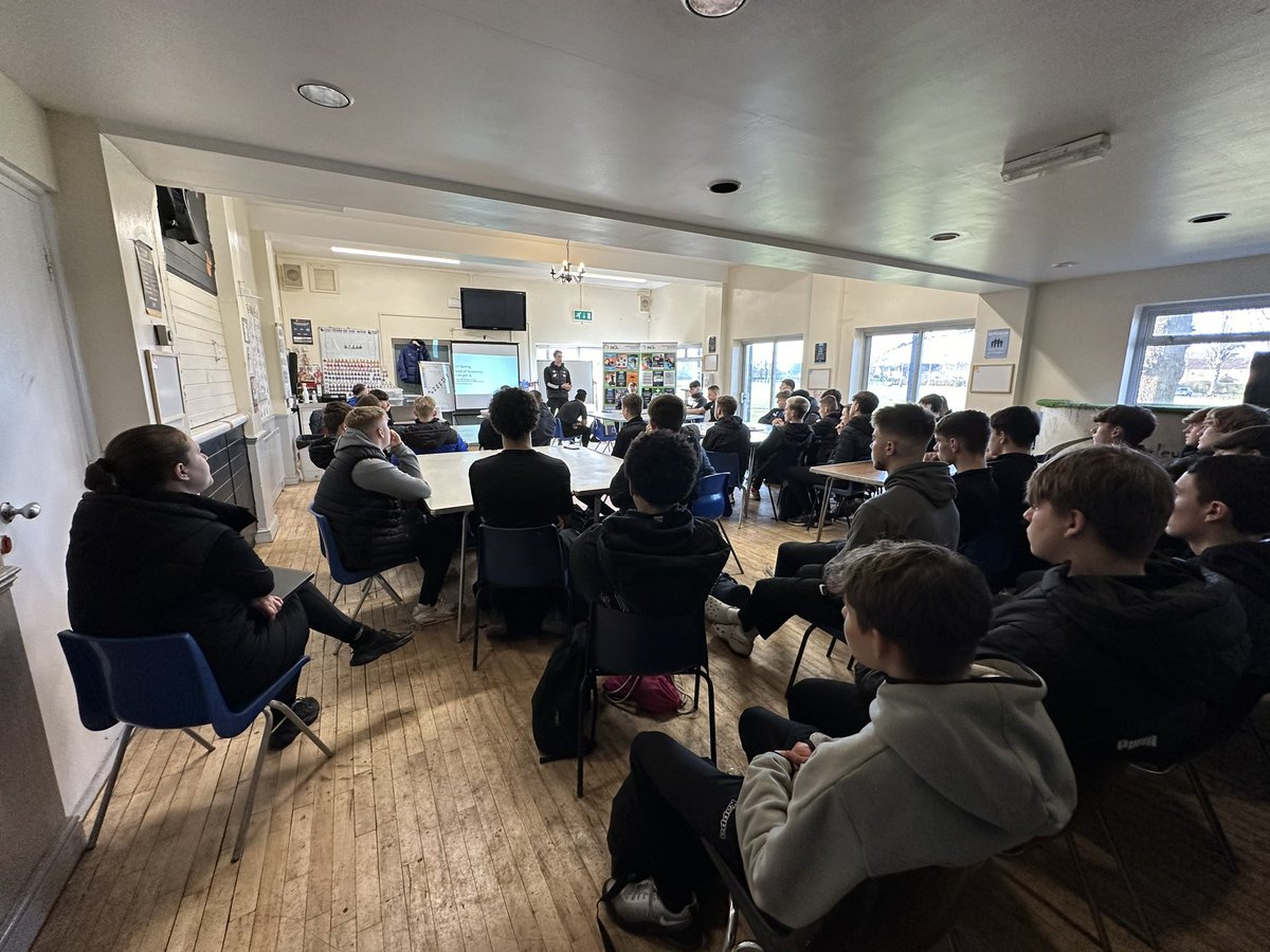 PulsePremier's tweet photo. Today our students had a unique insight into the world of Strength and Conditioning in Professional football with Ben Spong from Fulham FC.
Ben spoke about his journey, answered questions and gave advise on potential careers @scleducation #pulsefamily https://t.co/LMI0YTdPK7