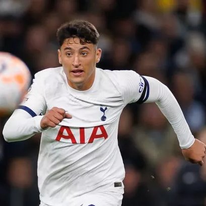 Tottenham striker Alejo Veliz is joining Sevilla on loan until the end of the season.