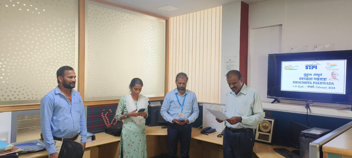 #SwachhtaPakhwada is being observed from 1st to 15th Feb 2024 at STPI-Mangaluru. As part of #SwachhtaPakhwada STPI-Mangaluru staff took the #Swachhta pledge on 1st Feb 2024. #STPIINDIA #SwachhBharatMission #SwachhataHiSeva #SwachhBharat @arvindtw