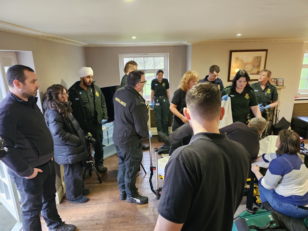 dynamic_team's tweet photo. 📸Behind the scenes with @ParamedicsUK! Our in-house team put our 360° camera through its paces to catch the intensity of a cardiac arrest scenario. Stay tuned for a digital learning experience that immerses learners in emergency response situations.📷#Paramedics #360Training https://t.co/jdrzjldBYE
