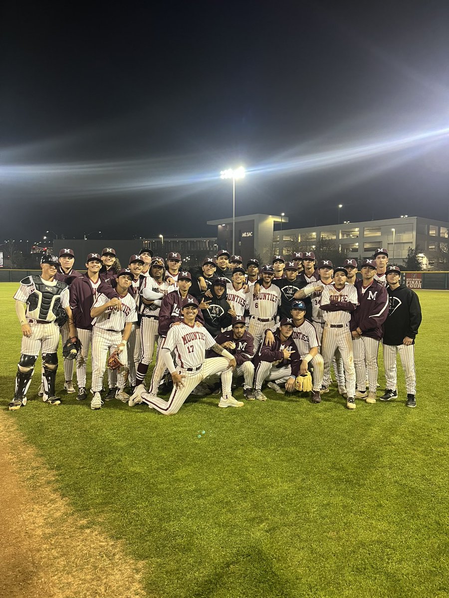 MtSAC_Baseball's tweet photo. MOUNTIES roll on a WED night 17-5!Lots of guys chippin in! @Gilbert31271687 3hits 3runs 3RBI @bryanbradshaw 2hits 2runs @andrewwww_54 2hits 2RBI @Ty__Thomas 2knocks @JoeyRossetti5 2hits @kitten 2hits 2RBI @terrelljackson big league D @MtSAC_Baseball @MtSAC_athletics #dominatelate https://t.co/NVlrItryLe
